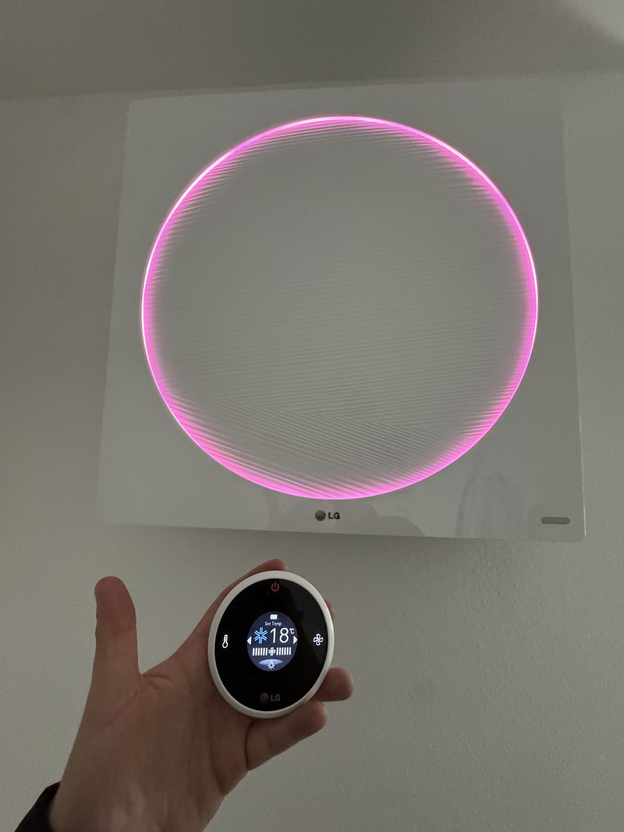 LG-Innengerät mit LED-Ring und Funk-Thermostat